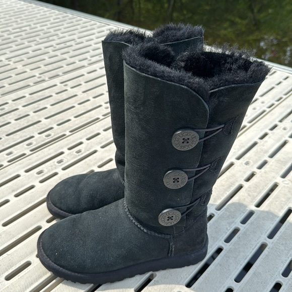 UGG Australia Tripple Bailey Button Boots - Picture 4 of 6